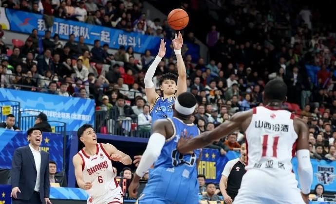 开云体育-宋翔：曾凡博对宁波时腰部被撞旧伤复发，归期未定